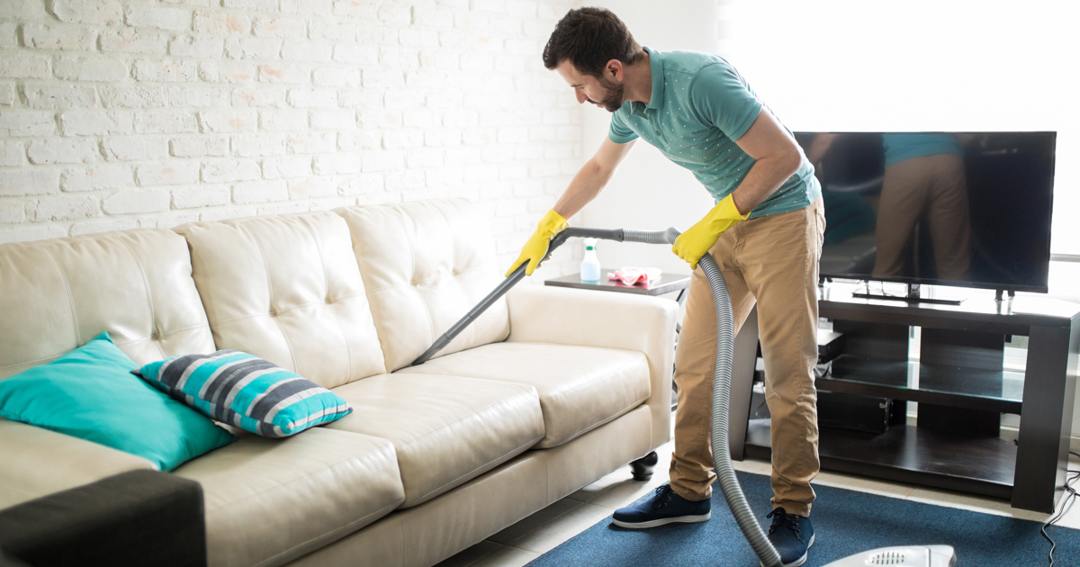 Des conseils pratiques pour nettoyer un canapé en tissu - Téléshopping
