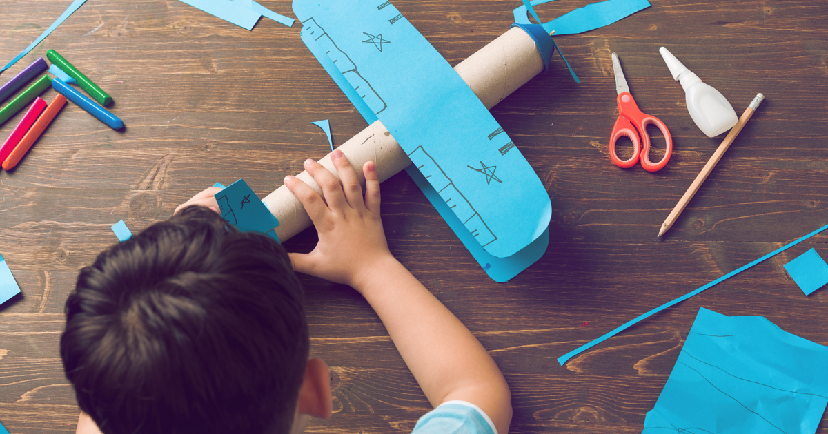 Comment fabriquer un avion en carton ? Okay