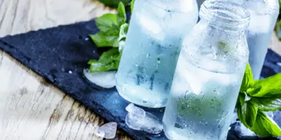 Toutes nos astuces pour rafraîchir une bouteille rapidement