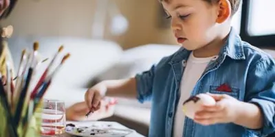 2 pliages de serviette en papier faciles pour les enfants