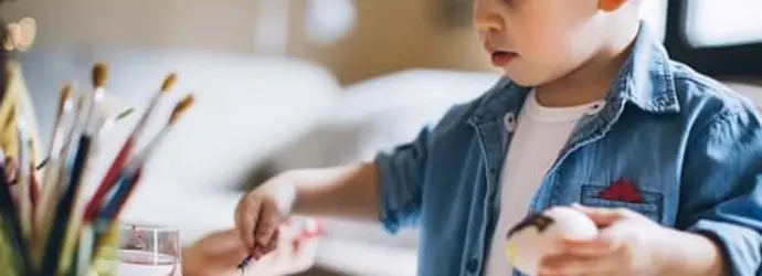 2 pliages de serviette en papier faciles pour les enfants