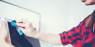 Zo kun je een laptopscherm en -toetsenbord schoonmaken