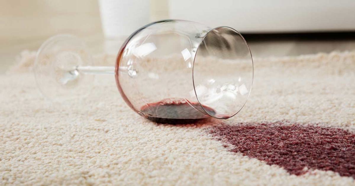 Middeleeuws Schepsel geleider Rode wijnvlek verwijderen | Rode wijn uit tapijt halen - Okay