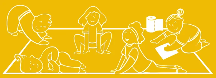 Mère et enfants faisant des exercices physiques à distance sur un tapis à la maison