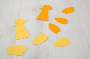 Patron de poule découpé et coloré