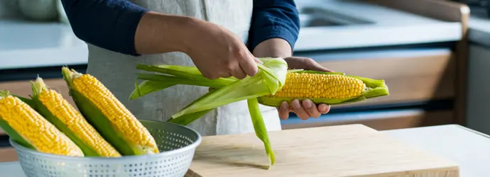 Épis de maïs au barbecue : comment éplucher du maïs ?