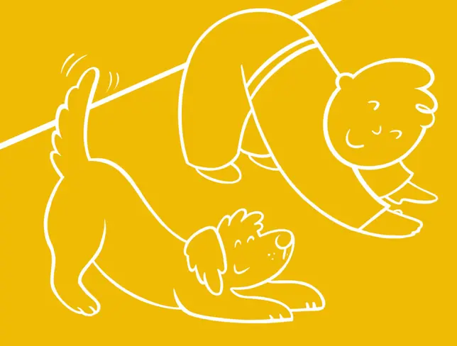 Mère et enfants faisant des exercices physiques à distance sur un tapis à la maison