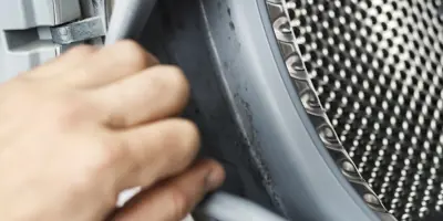 Comment nettoyer un joint de machine à laver encrassé