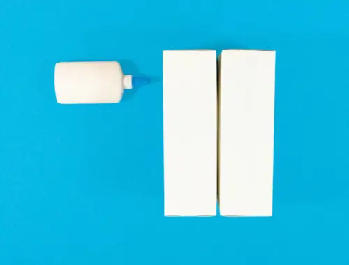 DIY pinata en carton recyclé, étape 1 : créer le corps à partir de deux boîtes de mouchoir vides collées ensemble