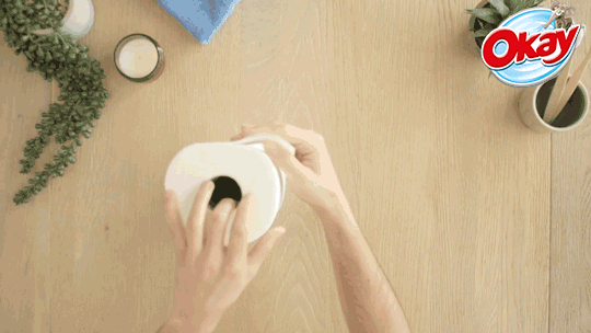 Utilisez un essuie-mains en papier pour polir le carrelage